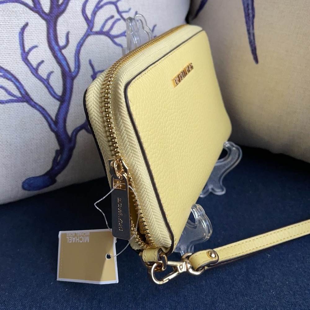 Michael Kors Jet Set Travel Lg Flat Multifunctional Phone Case-Wristlet-Wallet - Picture 4 of 16